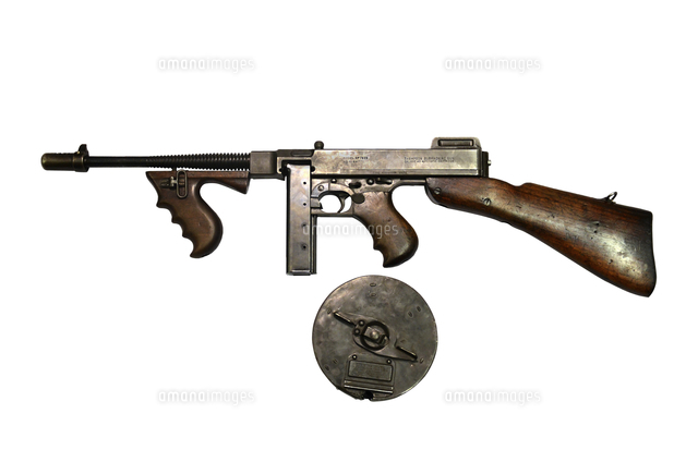 Thompson Model 1928 submachine gun with drum magazine