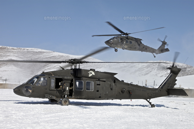 Two U.S. Army UH-60 Black Hawk helicopters.[11079026195]の写真