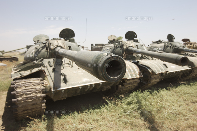 Russian T 54 And T 55 Main Battle Tanks Rest In An Armor Junkyard の写真素材 イラスト素材 アマナイメージズ