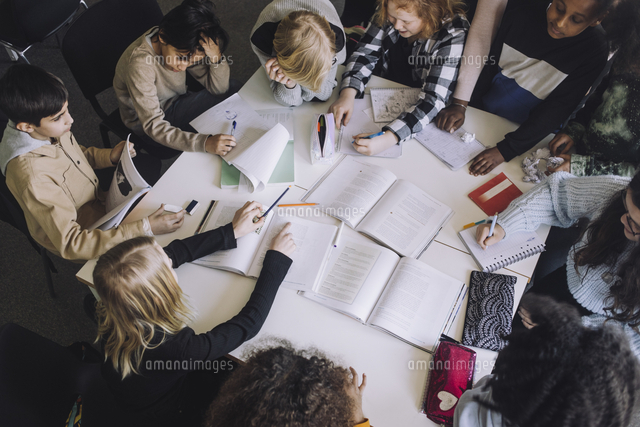 High angle view of pupils preparing for exam in classroom[11081046840]の ...