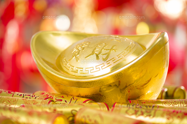 Chinese traditional currency yuanbao and firecrackers[11091006869]の写真素材 ...
