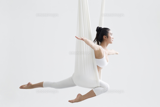 【あい】The Aerial Yoga Manual VolumeⅡ エア hoopvol2 cover NEW_1.jpg