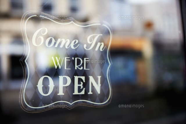 A Sign Etched In Glass Come In We Re Open の写真素材 イラスト 素材 アマナイメージズ A Sign Etched In Glass Come In We Re Open の写真素材 イラスト 素材 アマナイメージズ