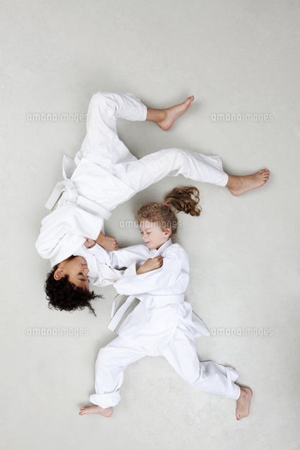 Boy And Girl Practicing Judo の写真素材 イラスト素材 アマナイメージズ