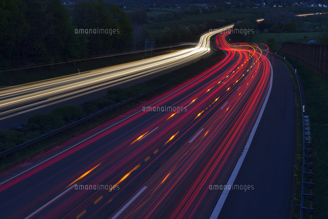 Germany, Taillights on highway[11094061145]の写真素材・イラスト素材｜アマナイメージズ