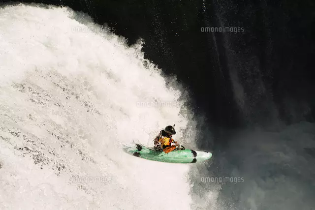 急流の写真素材 ストックフォト アマナイメージズ