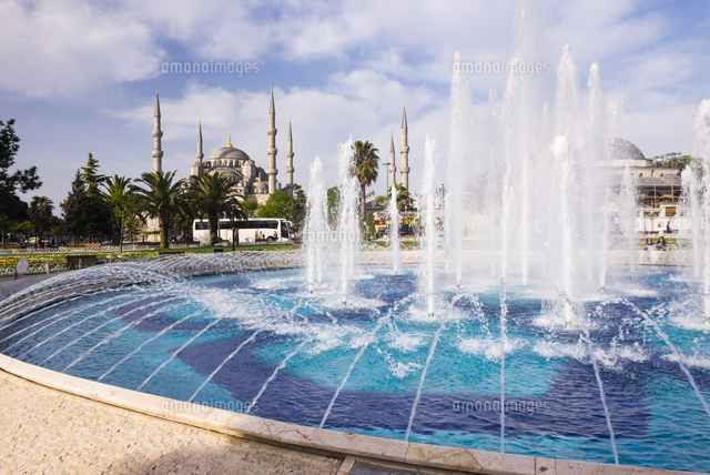 Blue Mosque (Sultan Ahmed Mosque) (Sultan Ahmet Camii) and fountain in ...