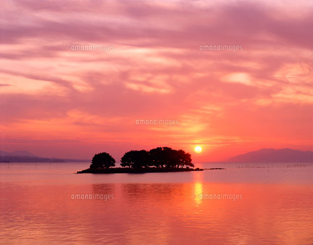 夕日の宍道湖と嫁ヶ島 島根県 の写真素材 イラスト素材 アマナイメージズ 夕日の宍道湖と嫁ヶ島 島根県 の写真素材 イラスト素材 アマナイメージズ