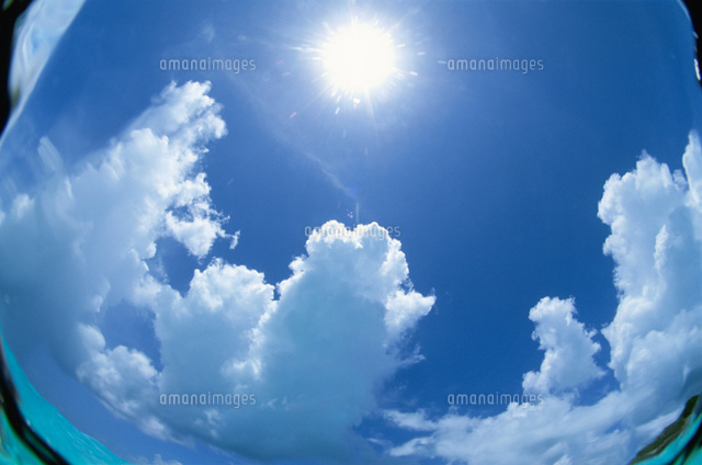 雲と青空と太陽[20007001520]の写真・イラスト素材｜アマナイメージズ