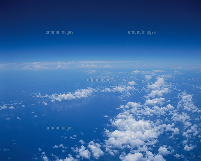 飛行機から見た雲[20007001525]の写真・イラスト素材｜アマナイメージズ