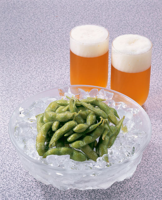 ビール 枝豆 の写真素材 イラスト素材 アマナイメージズ
