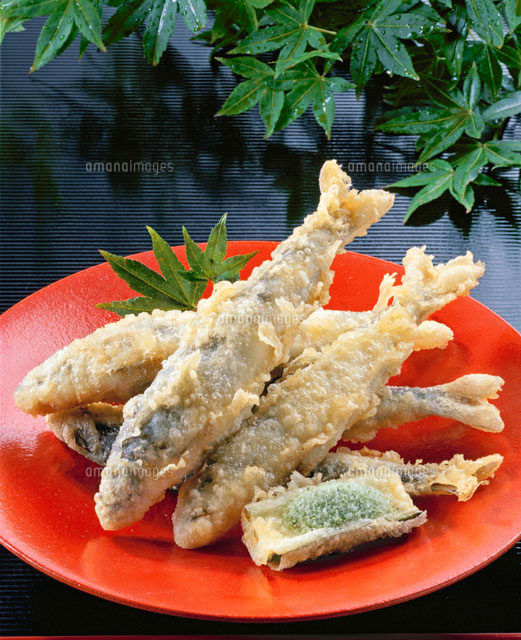 鮎の天ぷら の写真素材 イラスト素材 アマナイメージズ