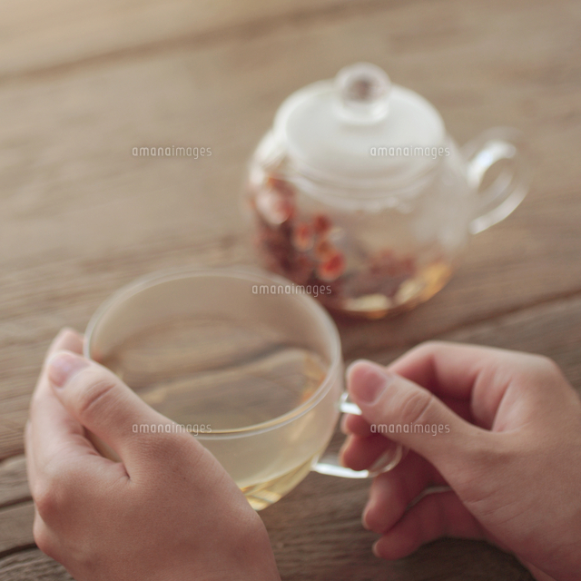 手とハーブティー の写真素材 イラスト素材 アマナイメージズ 手とハーブティー の写真素材 イラスト素材 アマナイメージズ