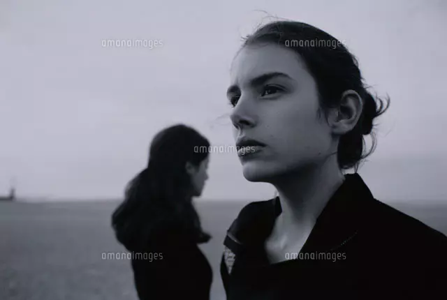 外国人女性の横顔[21007004270]の写真・イラスト素材｜アマナイメージズ