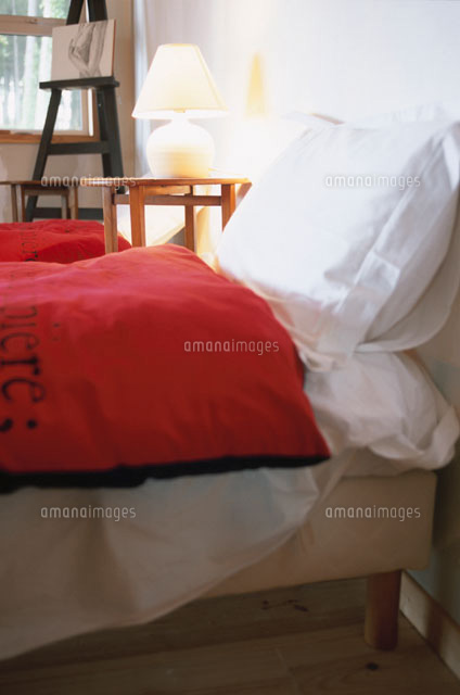 ベッドルーム の写真素材 イラスト素材 アマナイメージズ ベッドルーム の写真素材 イラスト素材 アマナイメージズ