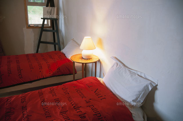 ベッドルーム a の写真素材 イラスト素材 アマナイメージズ ベッドルーム a の写真素材 イラスト素材 アマナイメージズ