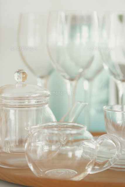 ガラス製のティーポット の写真素材 イラスト素材 アマナイメージズ