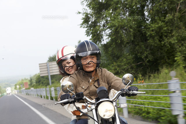 二人乗りの写真素材 ストックフォト アマナイメージズ