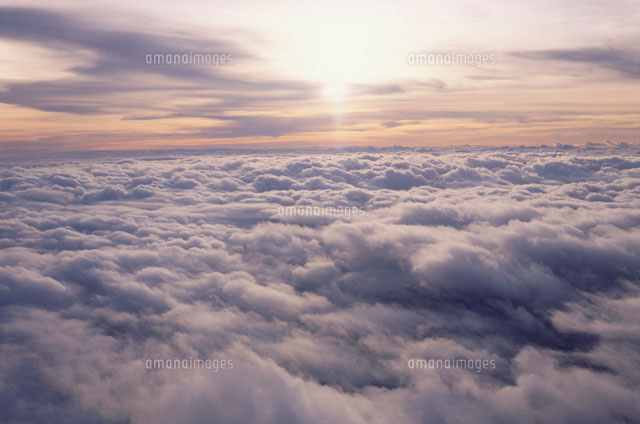 太平洋上空 日の出[22276004580]の写真・イラスト素材｜アマナイメージズ