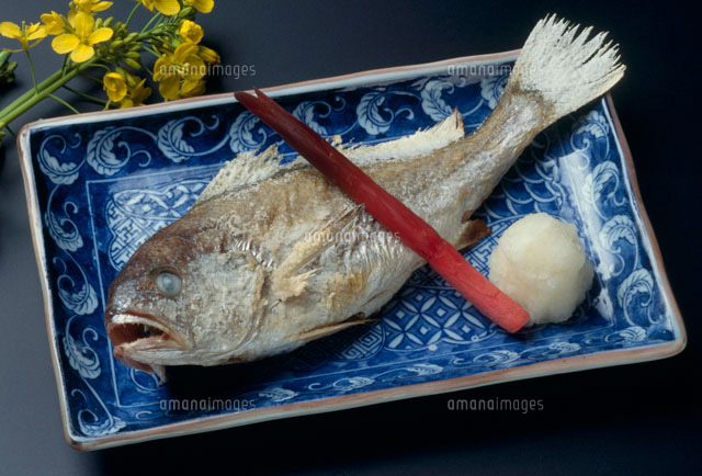 イシモチの塩焼き の写真素材 イラスト素材 アマナイメージズ