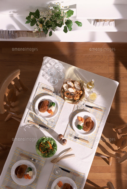 ダイニングテーブル 俯瞰 の写真素材 イラスト素材 アマナイメージズ