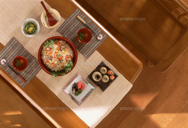 ダイニングテーブル 俯瞰 の写真素材 イラスト素材 アマナイメージズ