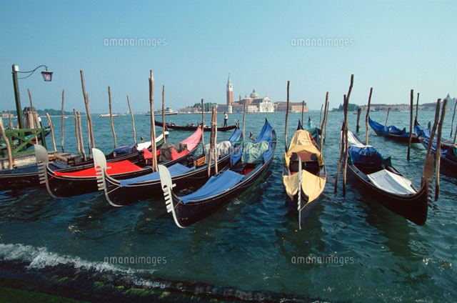 ベネチアのゴンドラ の写真素材 イラスト素材 アマナイメージズ