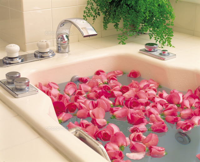 バスタブ の写真素材 イラスト素材 アマナイメージズ