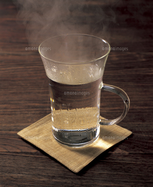 焼酎 お湯割り の写真素材 イラスト素材 アマナイメージズ