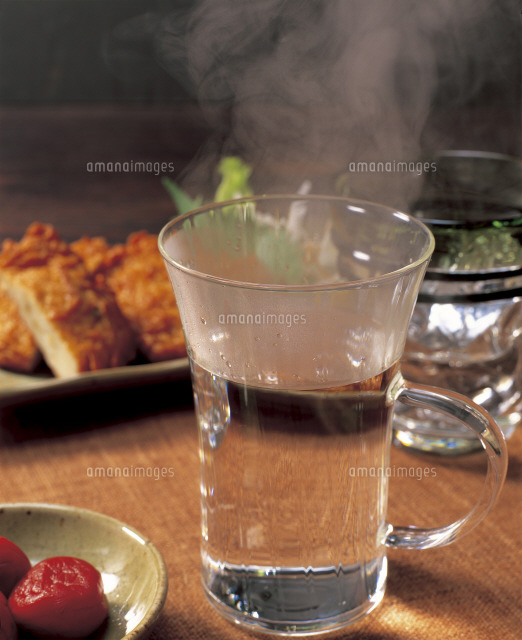 焼酎 お湯割り の写真素材 イラスト素材 アマナイメージズ