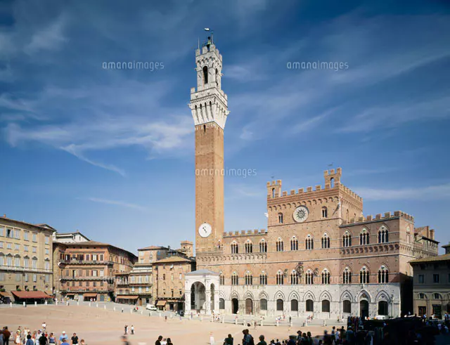 カンポ広場の風景 シエナ イタリア[01765000891]の写真・イラスト素材