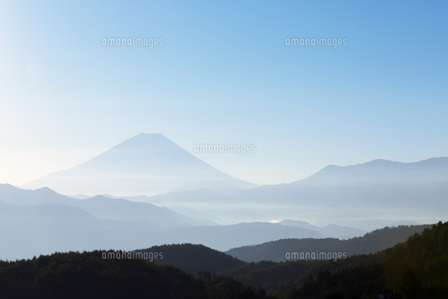富士山と山並み の写真素材 イラスト素材 アマナイメージズ
