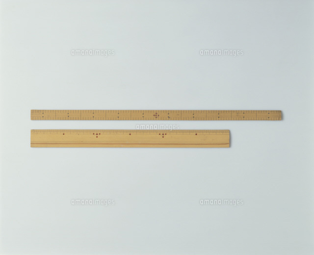 くじら尺と標準の物差し の写真素材 イラスト素材 アマナイメージズ