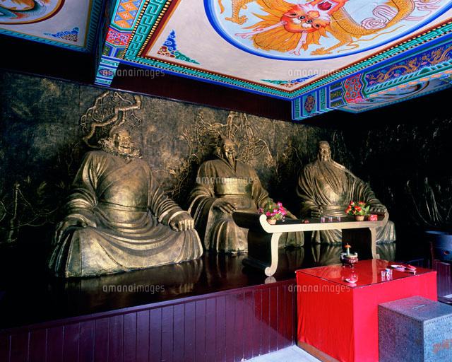 関帝廟 左から張飛像・劉備像・関羽像[25058013529]の写真・イラスト