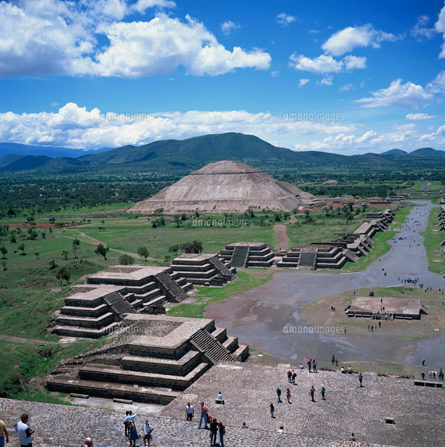 テオティワカン遺跡 太陽のピラミッドと月の広場 の写真素材 イラスト素材 アマナイメージズ