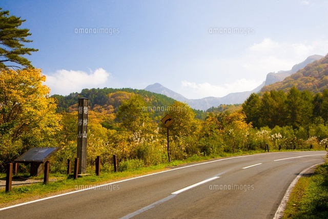紅葉の磐梯山ゴｰルドライン の写真素材 イラスト素材 アマナイメージズ