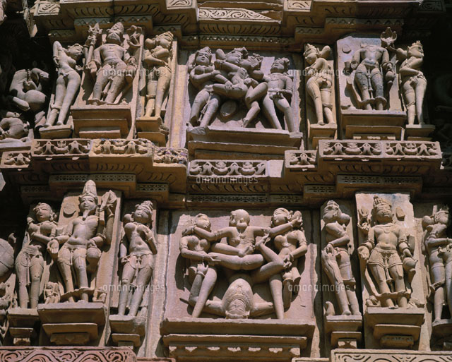 ミトゥナ像 西の寺院カジュラホ インド[25093005847]の写真・イラスト