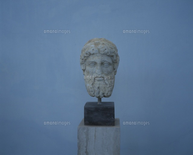 ディロス博物館内のゼウス像 の写真素材 イラスト素材 アマナイメージズ