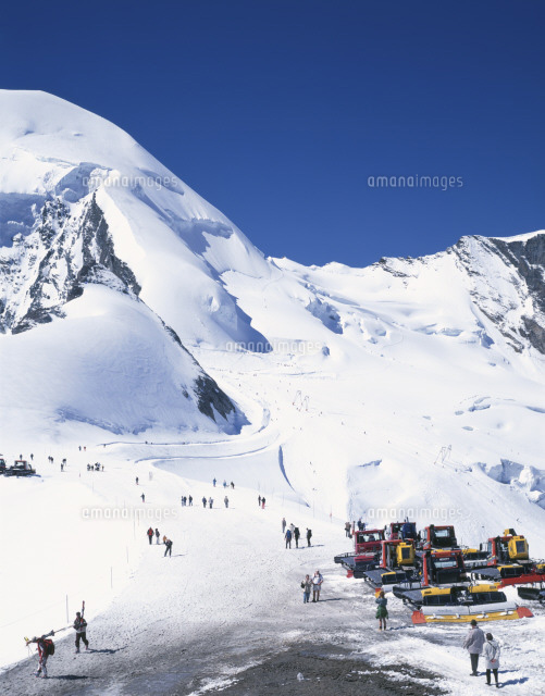 ミッテルアラリンの夏スキー場 の写真素材 イラスト素材 アマナイメージズ
