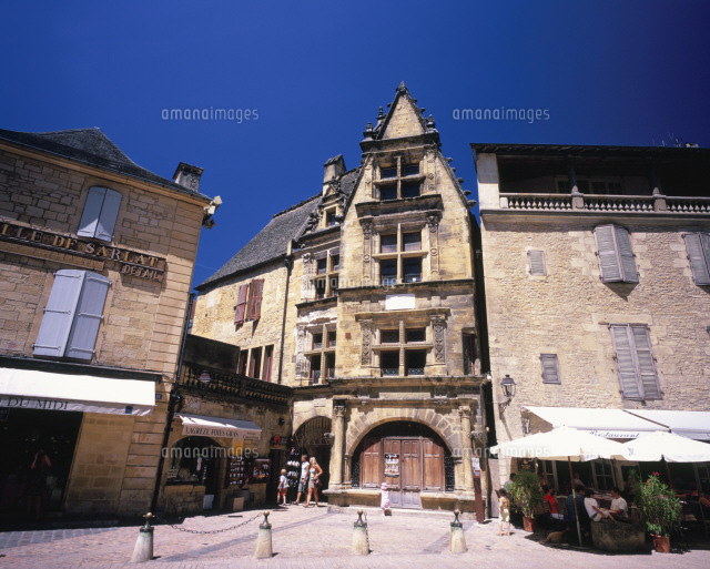 中世の町並みとラ ボエシの家 の写真素材 イラスト素材 アマナイメージズ