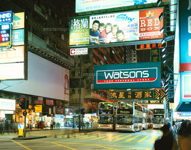 ネイザン ロード夜景 香港 の写真素材 イラスト素材 アマナイメージズ