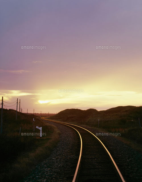 線路のs字カーブ の写真素材 イラスト素材 アマナイメージズ