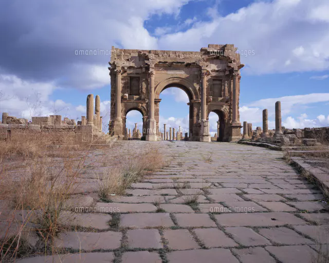 ティムガット遺跡（トラヤヌス帝凱旋門）[25277015237]の写真