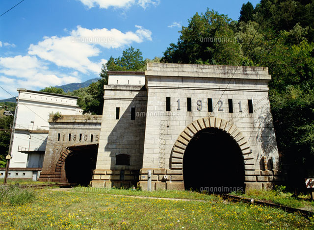 シンプロントンネル の写真素材 イラスト素材 アマナイメージズ