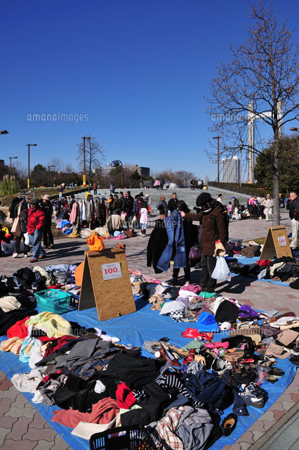 木場公園のフリーマーケット の写真素材 イラスト素材 アマナイメージズ