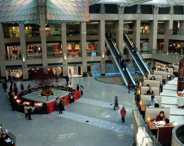 ブランドショップのランドマーク 香港 の写真素材 イラスト素材 アマナイメージズ