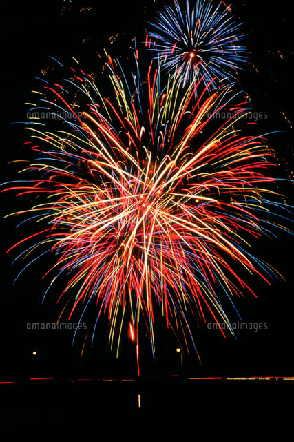 あげお花火大会 割物早打 の写真素材 イラスト素材 アマナイメージズ