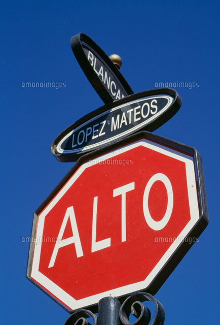 止まれの標識 の写真素材 イラスト素材 アマナイメージズ