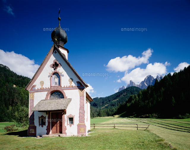 壁画のある教会 の写真素材 イラスト素材 アマナイメージズ