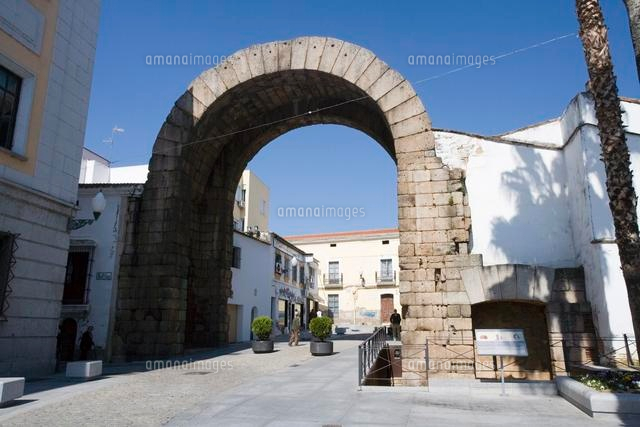 トラヤヌス帝の凱旋門[25617009226]の写真素材・イラスト素材｜アマナイメージズ